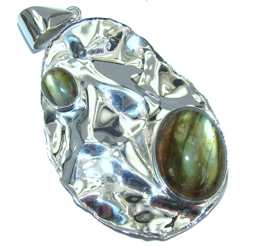 Moderen Design Labradorite Hammered Sterling Silver Pendant