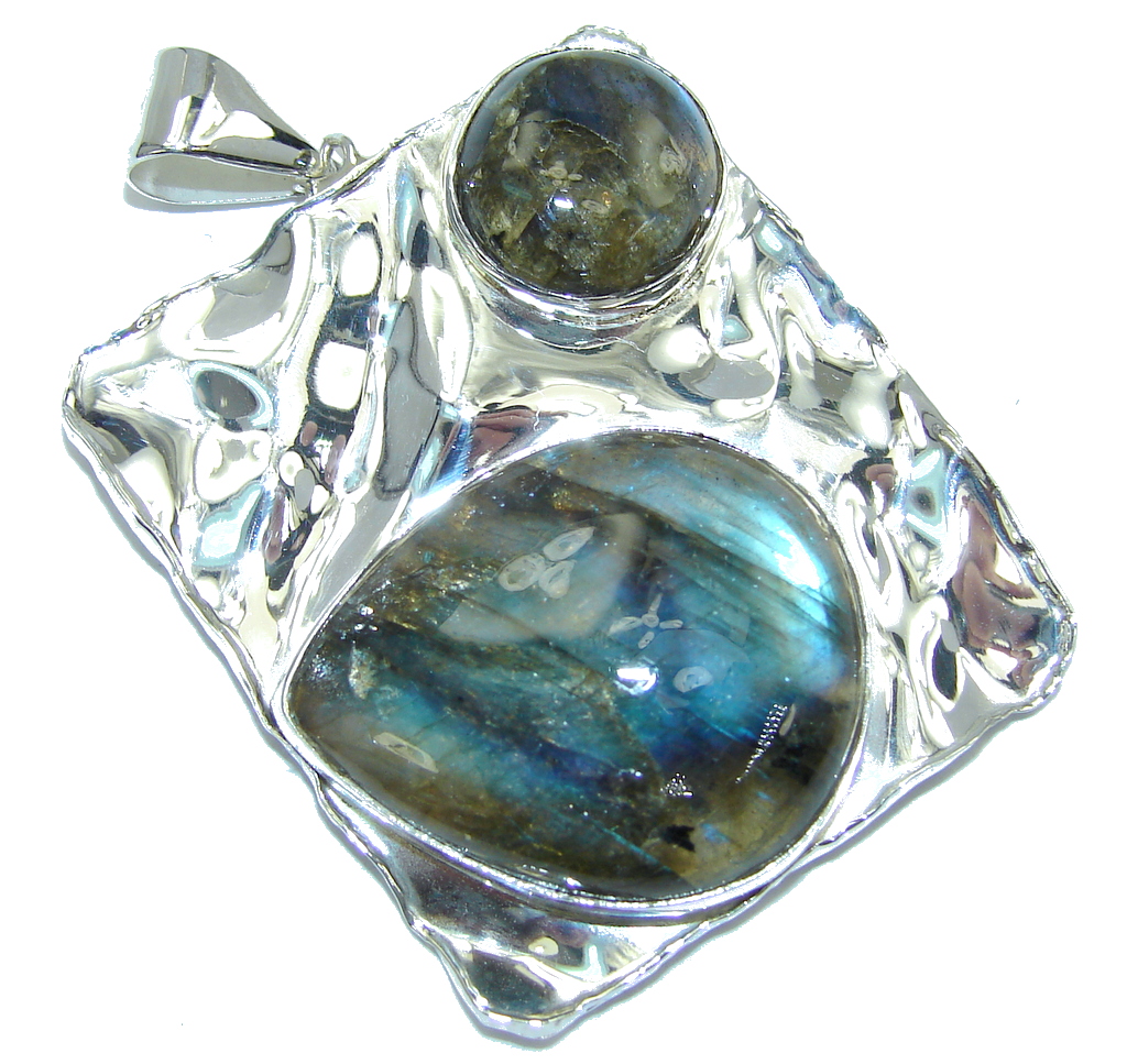 Moderen Design Labradorite Hammered Sterling Silver Pendant