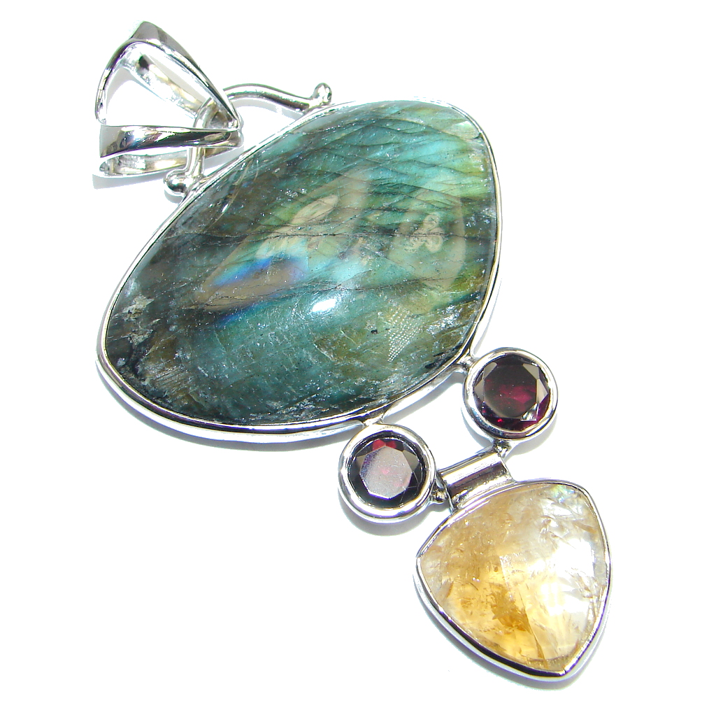 Traditional Design Labradorite Sterling Silver handmade Pendant