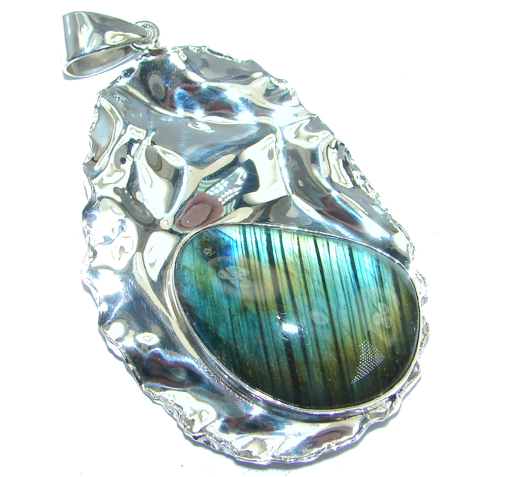 Moderen Design Labradorite Hammered Sterling Silver Pendant