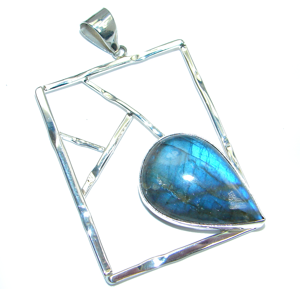 Moderen Design Labradorite Hammered Sterling Silver Pendant