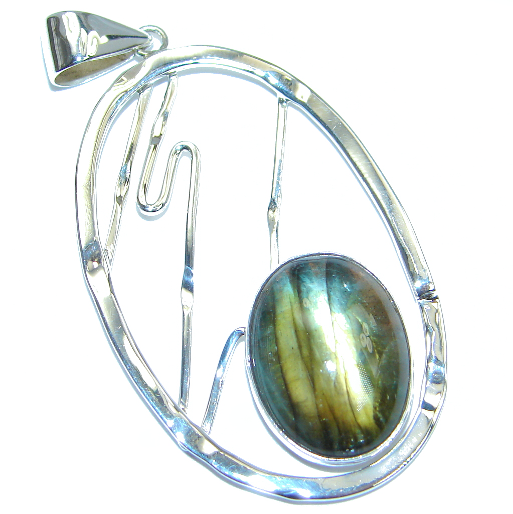 Moderen Design Labradorite Hammered Sterling Silver Pendant