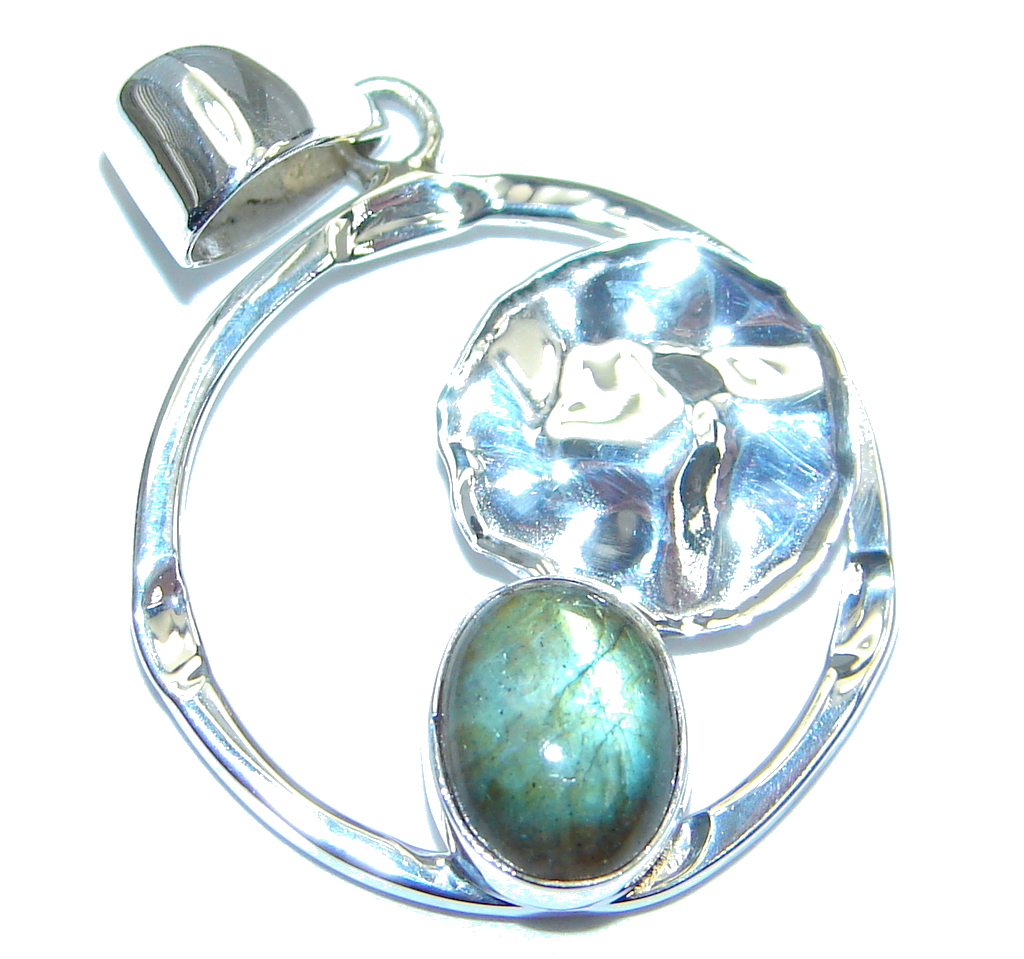 Moderen Design Labradorite Hammered Sterling Silver Pendant