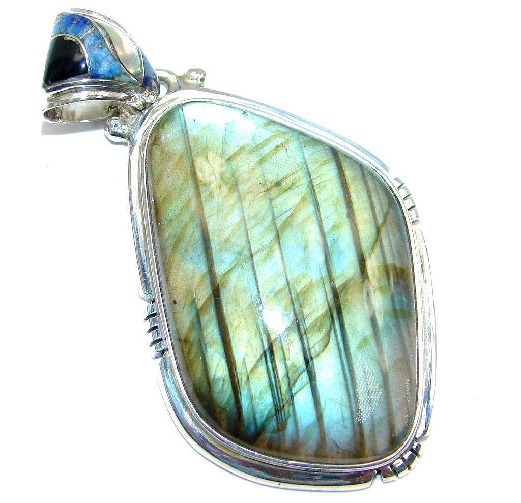 Moderen Design Labradorite Hammered Sterling Silver Pendant