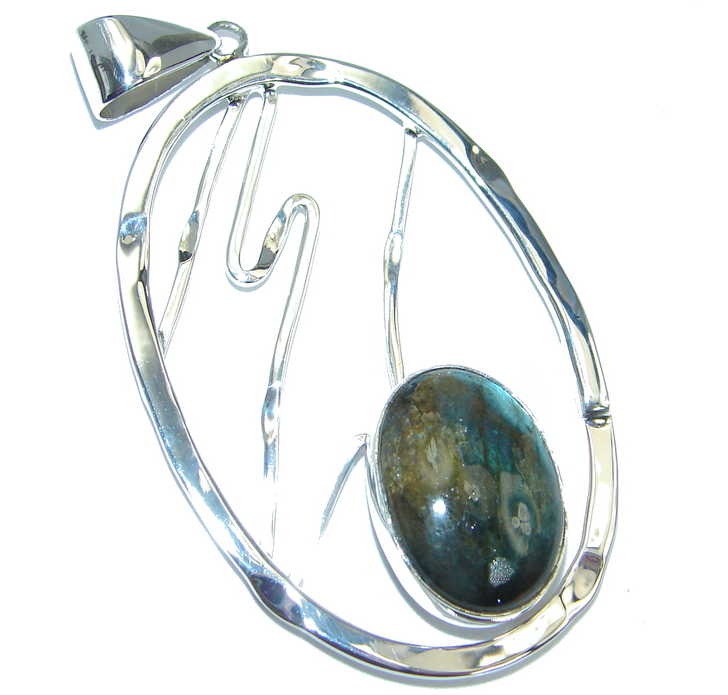 Moderen Design Labradorite Hammered Sterling Silver Pendant