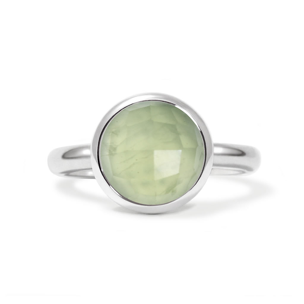 Charming ring in sterling silver with a prehnite
