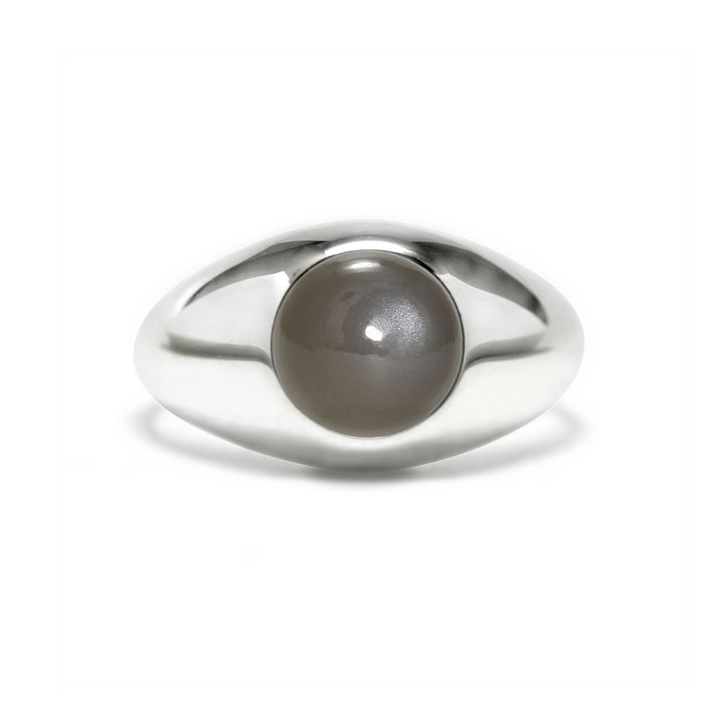 Charming signet ring in sterling silver with a gray moonstone