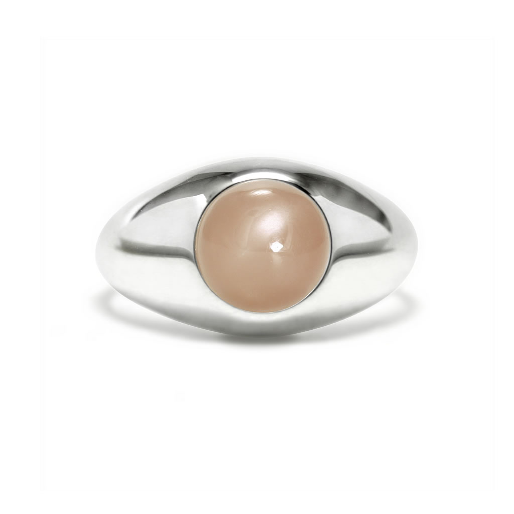 Charming signet ring in sterling silver with a peach moonstone