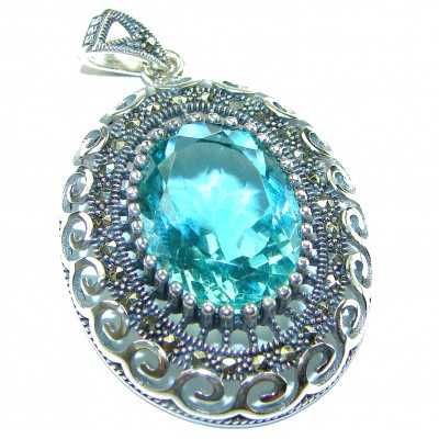 Vintage design 18.6 carat oval cut Aquamarine .925 Sterling Silver handmade Pendant