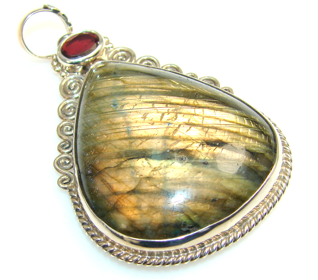 Excellent Labradorite Sterling Silver Pendant