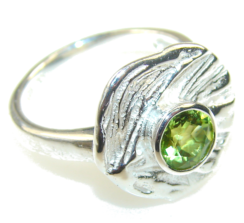 Delicate Green Peridot Sterling Silver Ring s. 7