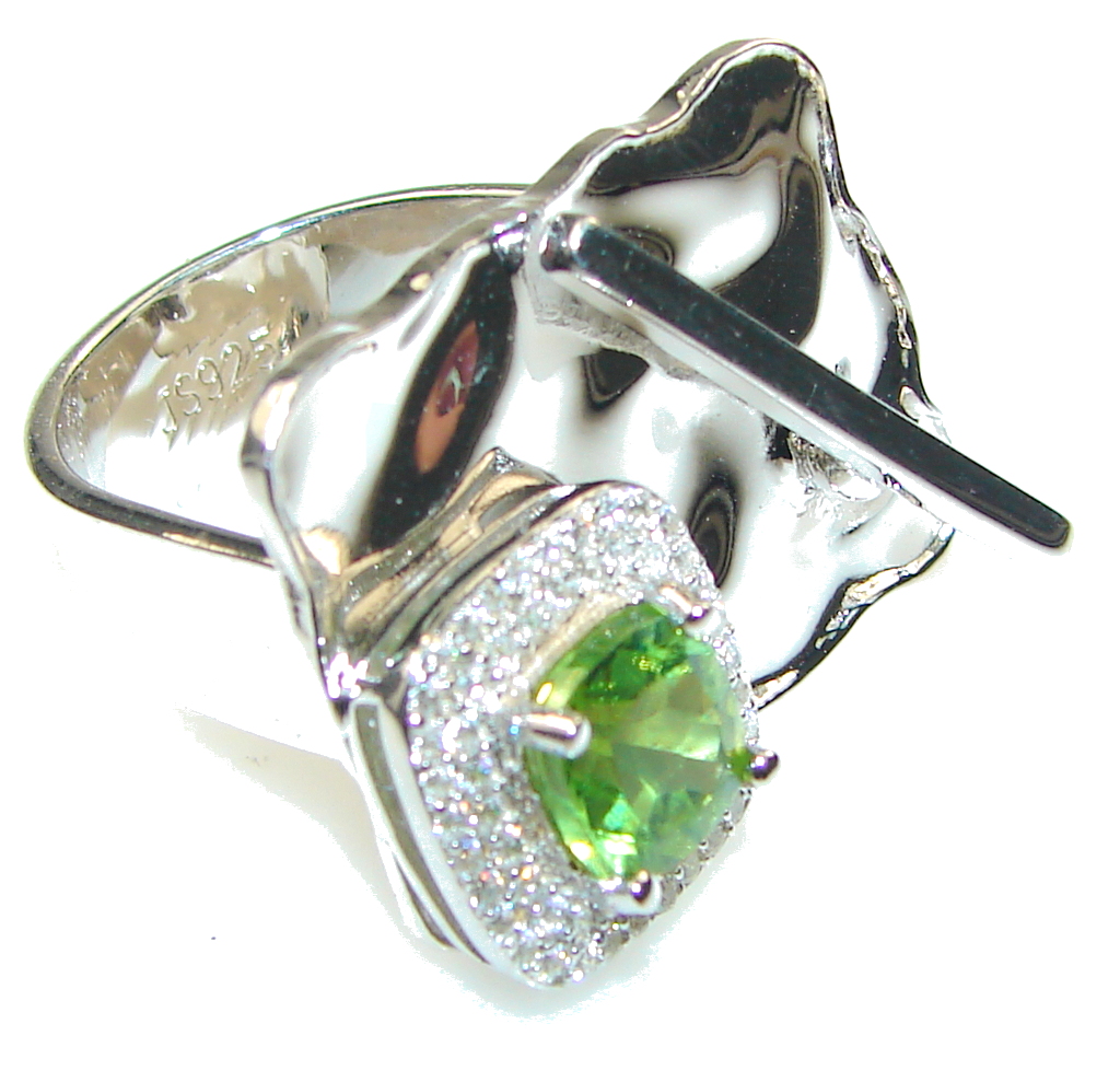 So In Love!! Green Peridot Quartz Sterling Silver Ring s. 7 - Adjustable
