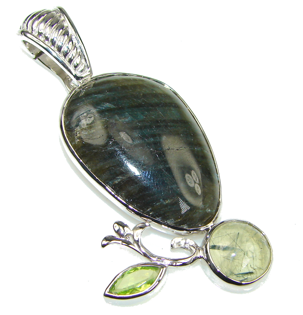Green Lotus! Labradorite Sterling Silver Pendant
