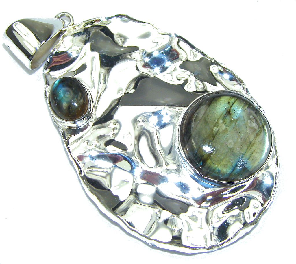 Moderen Design Labradorite Hammered Sterling Silver Pendant