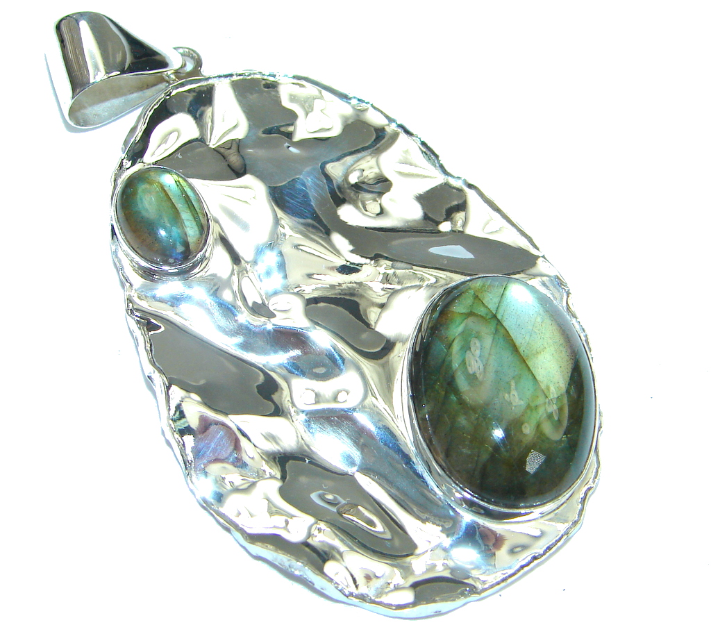 Moderen Design Labradorite Hammered Sterling Silver Pendant