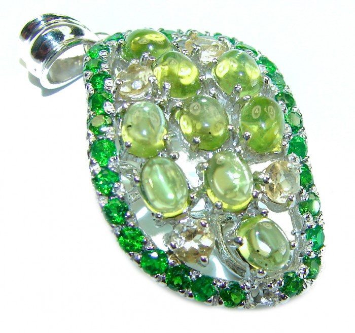 Wise Bliss Authentic 22.6 carat Peridot .925 Sterling Silver handmade Pendant