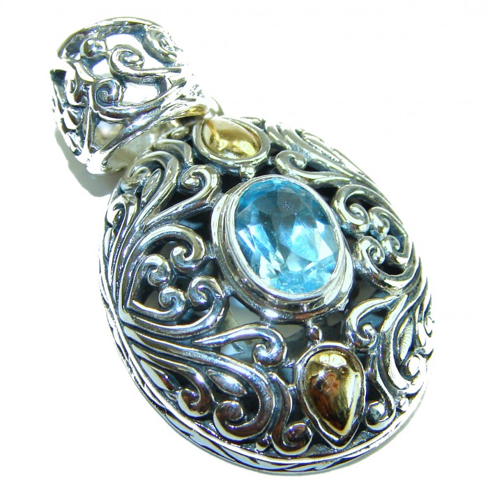 Costa del Sol 2.8 carat Swiss Blue Topaz 2 tones .925 Sterling Silver Handcrafted Pendant