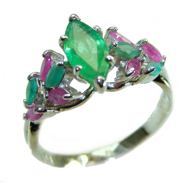 Timless Beauty 18.5 carat Helenite .925 Sterling Silver handmade Ring s. 7