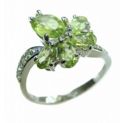 Authentic 8.9 carat Peridot .925 Sterling Silver handmade Ring s. 7