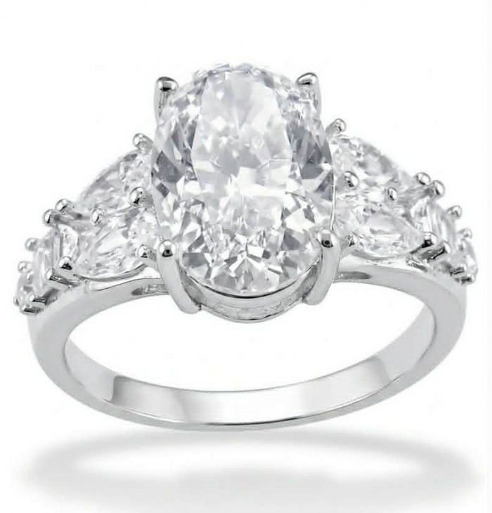 Oval cut 8.2 carat light yellow Sapphire .925 Sterling Silver brilliantly handcrafted ring s. 7 3/4