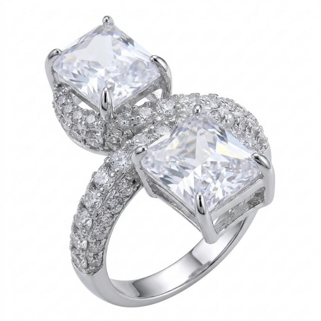 LUXURIUS 8.5 carat White Topaz .925 Sterling Silver ring size 8