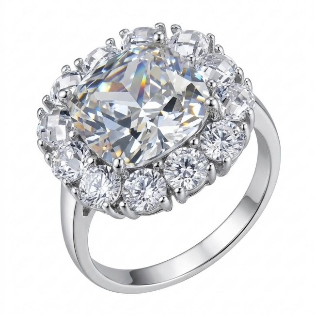 Classic Beauty 10.5 carat White Topaz .925 Sterling Silver Statement ring size 7