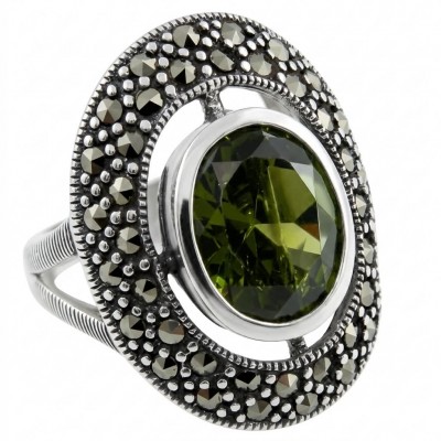 Spectaculat 7.2 carat Travorite Garnet .925 Sterling Silver Ring size 7