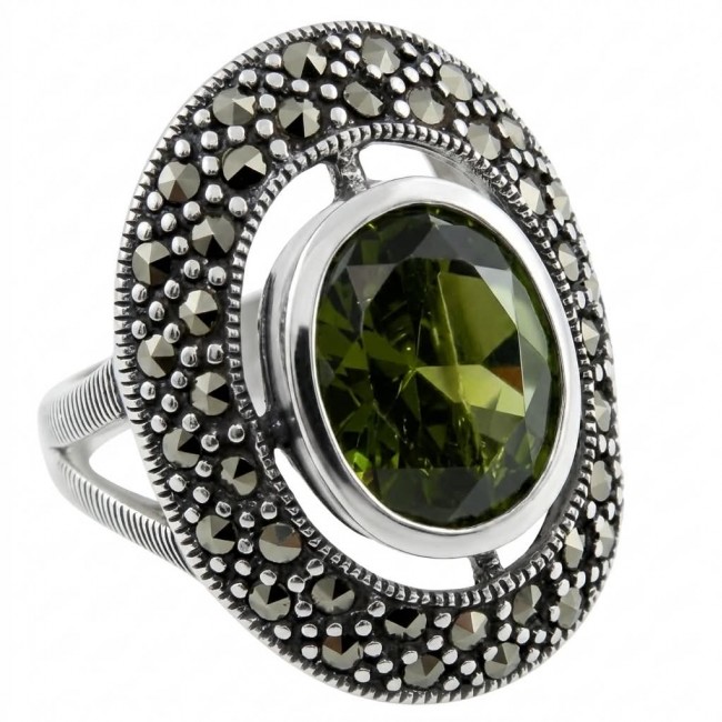 Spectaculat 7.2 carat Travorite Garnet .925 Sterling Silver Ring size 7