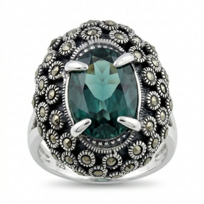 Spectaculat 9.2 carat Travorite Garnet .925 Sterling Silver Statement Ring size 8
