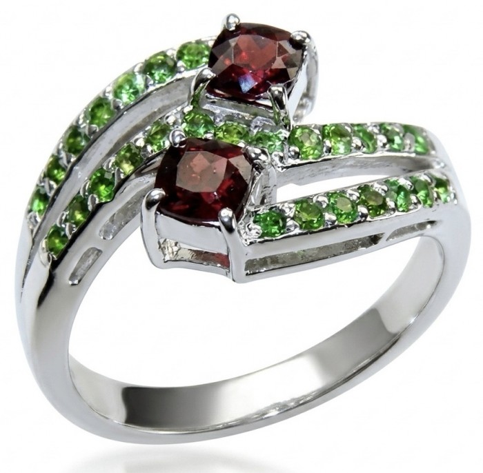 Passion 4.1 carat natural Garnet rhodium over .925 Sterling Silver Handcrafted Ring size 8