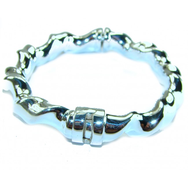 Fancy .925 Sterling Silver handcrafted Statement Italy made Bracelet - Silver bracelet close-up, wavy design, handcrafted in Italy.