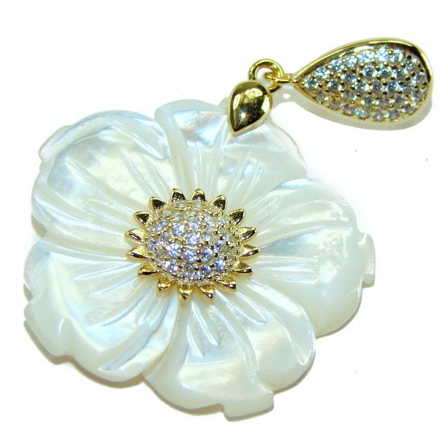 Genuine Blister Pearl lab grown Diamond 18K Gold over .925 Sterling Silver Statement pendant - Flower-shaped pearl pendant with diamond center, top view.