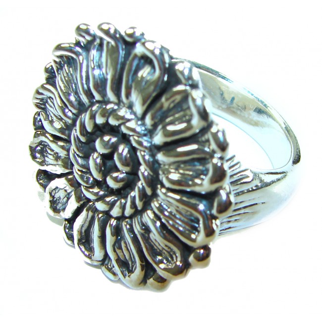 Precious SunFlower Bali made .925 Sterling Silver handcrafted Ring s. 8 - Close-up of sunflower design sterling silver ring.