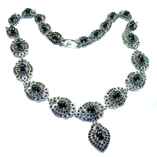 Earth Treasure Authentic 332.8 carat Sapphire .925 Sterling Silver handcrafted Necklace - Necklace with sapphires and sterling silver, showcasing clasp and design detail.