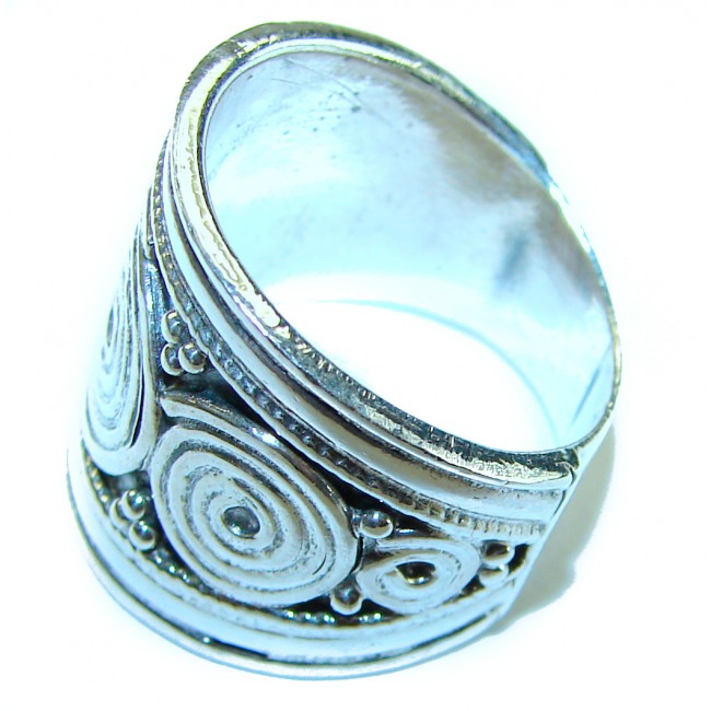 Precious - Bali made .925 Sterling Silver handcrafted Ring s. 6 - Side view of handcrafted Bali .925 sterling silver ring with patterns