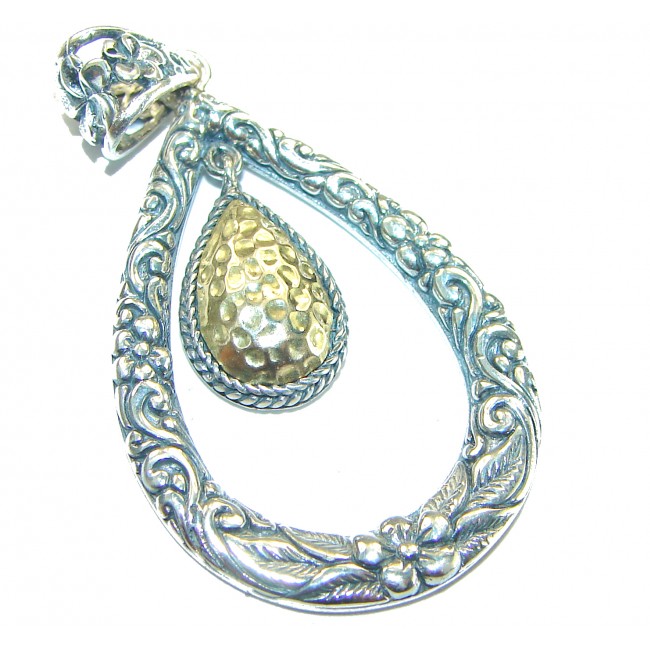 Bali Treasure 2 tones .925 Sterling Silver BALI handcrafted Pendant - Close-up of Bali Treasure two-tone sterling silver pendant detailing.