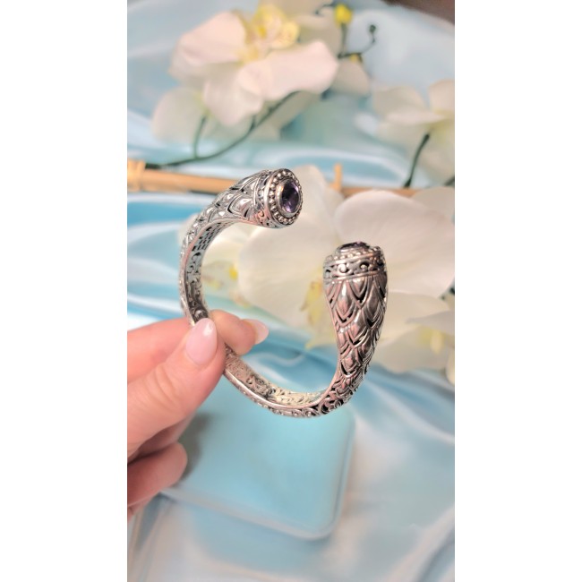 Heavy and Solid 49.8 grams authentic Amethyst .925 Sterling Silver handcrafted bracelet - Ornate silver bracelet with amethyst, side view close-up.