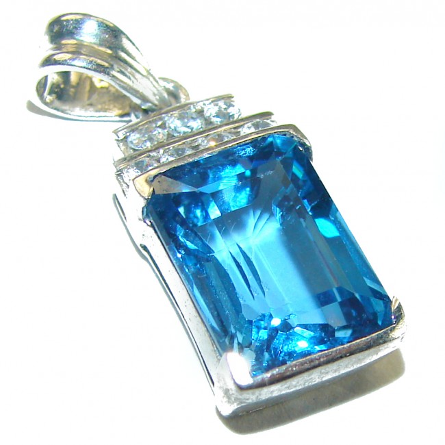 Purity 4.8 carat authentic Swiss Blue Topaz .925 Sterling Silver handmade pendant - Close-up of a Swiss Blue Topaz pendant in sterling silver.