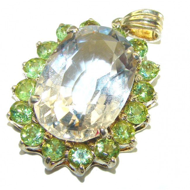 Luxury genuine 18.5 CARAT Champagne Topaz Peridot .925 Sterling Silver handmade Pendant - Close-up of luxury Champagne Topaz and Peridot pendant with top view