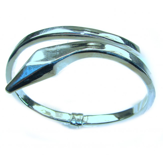 Snake - highly polished Italy made Bracelet in best quality .925 Sterling Silver - Side view of highly polished snake-themed Italian bracelet.