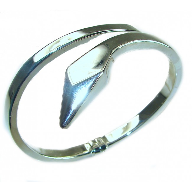 Snake - highly polished Italy made Bracelet in best quality .925 Sterling Silver - Snake-shaped polished bracelet, Italy-made, top view.