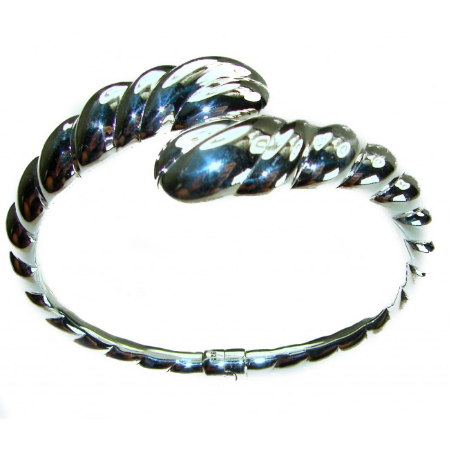 Italy made Bracelet in best quality highly polished .925 Sterling Silver - Top view of a polished .925 sterling silver bracelet, Italy made.