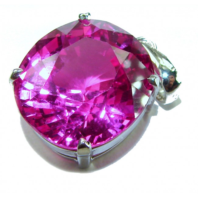 Pink Beauty - Oval cut 14.4 carat Pink Sapphire .925 Sterling Silver handcrafted pendant - Close-up of pink sapphire oval cut stone set in .925 sterling silver