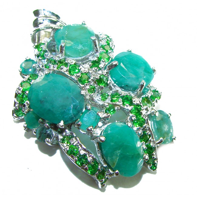 Luxurious 22.6 carat Colombian Emerald .925 Sterling Silver handmade Pendant - Close-up of luxurious emerald and sterling silver jewelry piece.