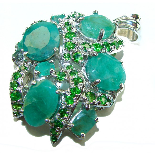 Luxurious 22.6 carat Colombian Emerald .925 Sterling Silver handmade Pendant - Close-up of luxurious 22.6 carat emerald pendant in sterling silver.