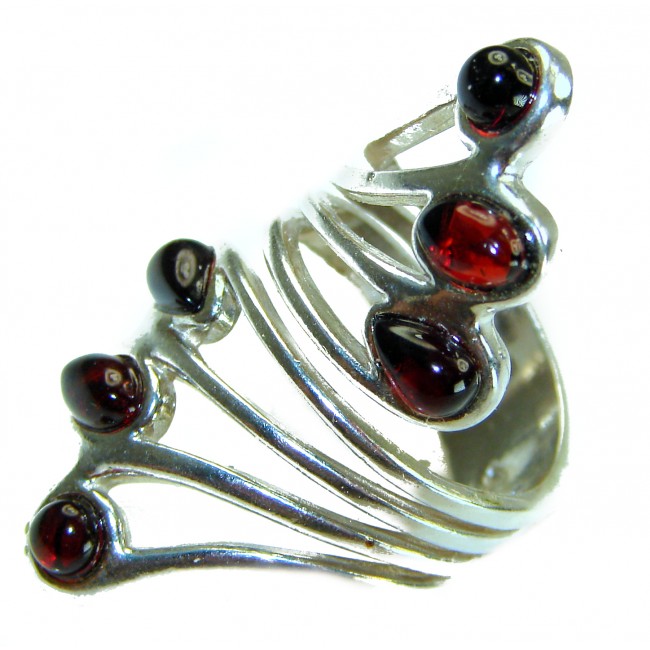 Carmen Authentic 9.5 carat authentic Australian Garnet .925 Sterling Silver handcrafted ring; s. 7