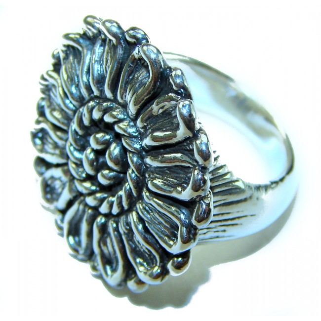 Precious SunFlower Bali made .925 Sterling Silver handcrafted Ring s. 6 - Sterling silver sunflower ring, top view, detailed petal design.
