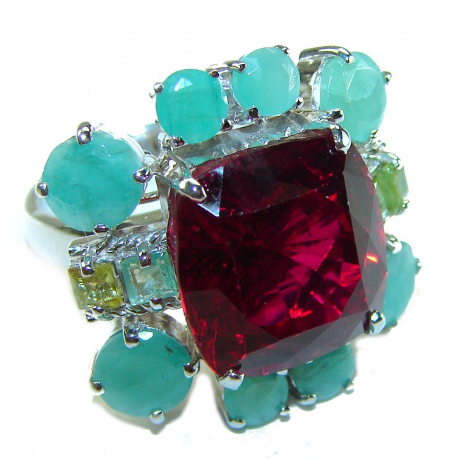 Tiffany - 22.2 carat natural Ruby Emerald .925 Sterling Silver Handcrafted Statement Ring size 6 - Close-up of a ruby and emerald ring in sterling silver setting.