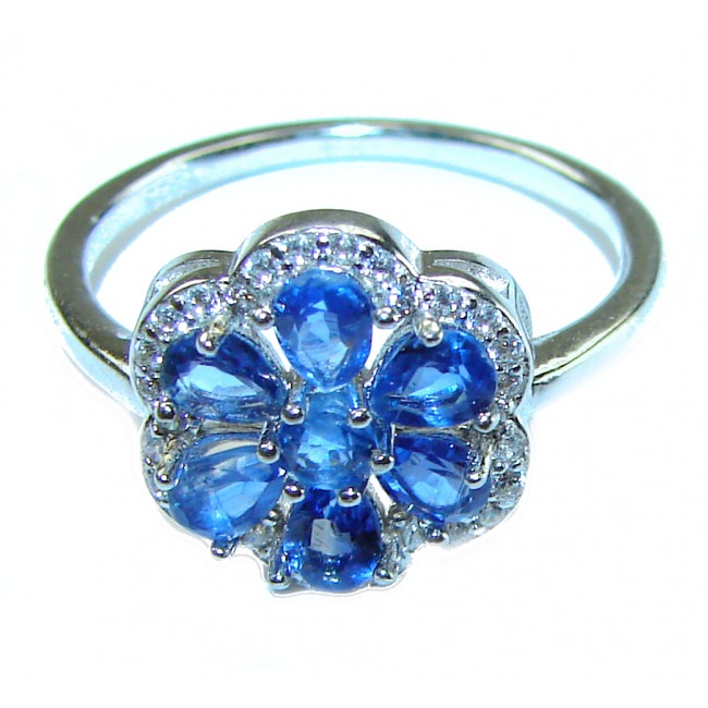 Vintage style - authentic 4.5 carat Sapphire .925 Sterling Silver handcrafted Ring size 7 1/2 - Close-up of vintage style sapphire ring in .925 sterling silver.