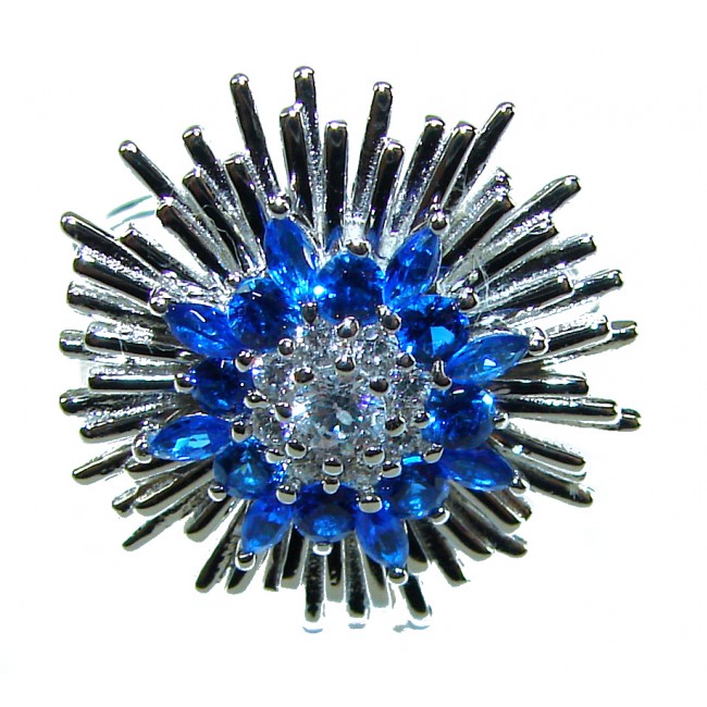 Supervona - Authentic 4.5 carat Sapphire .925 Sterling Silver handcrafted Ring size 6 - Close-up of Supervona sapphire ring with sterling silver setting